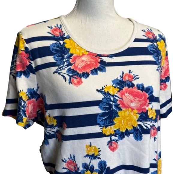 White Stag Xl white & blue stripes, floral design, short sleeve scoop neck - Picture 2 of 10